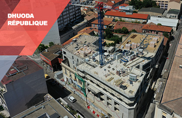 Vue aérienne des travaux sur le chantier de Dhuoda République à Nîmes